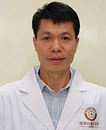 男性左侧脸部局限型白癜风1年